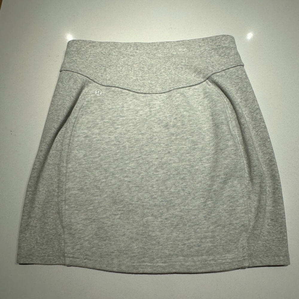 Lululemon Light Gray Women's Knit Mini Skirt - Picture 4 of 6